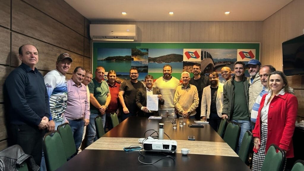 obra em porto belo,contenção de solo,pavimentação em concreto,servidão carmem vieira,alto perequê,assinatura termo de compromisso,investimento municipal,outorga onerosa,troca por obra,infraestrutura urbana porto belo,empresa canto grande engenharia,profor construtora,prefeitura de porto belo,obra com verba própria,segurança viária