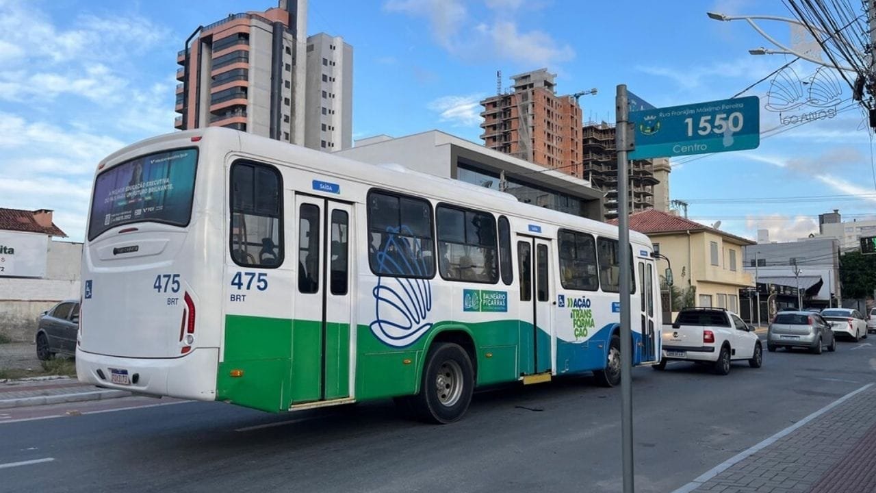transporte coletivo Balneário Piçarras,itinerário linha vermelha,bairro Itacolomi,UBS Itacolomi,CRAS Itacolomi,cadastro cartão cidadão,transporte público gratuito,aplicativo CliveBus,rota ônibus Balneário Piçarras,tarifa ônibus,secretaria de segurança pública,transporte interbairros,mudança transporte público,ônibus linha vermelha,transporte municipal Balneário Piçarras