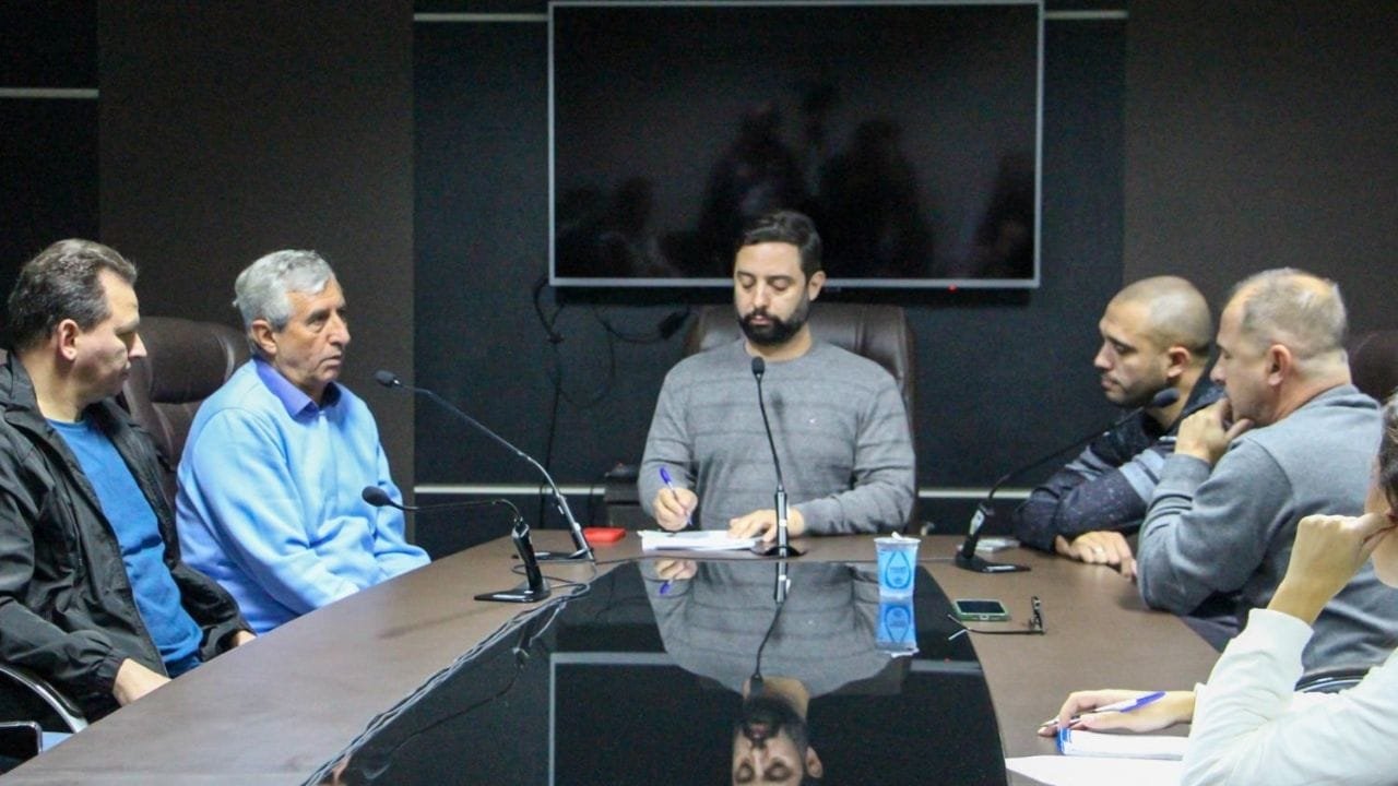 Tarifa Zero,Comissão Parlamentar Especial,transporte coletivo municipal,audiência pública,vereadores Balneário Camboriú,transmissão ao vivo,plenário da Câmara,melhorias no transporte,sistema de concessão,financiamento do transporte,funcionamento do transporte,prorrogação da comissão,Câmara Municipal de Balneário Camboriú,Resolução 24/2025,Requerimento 1/2025