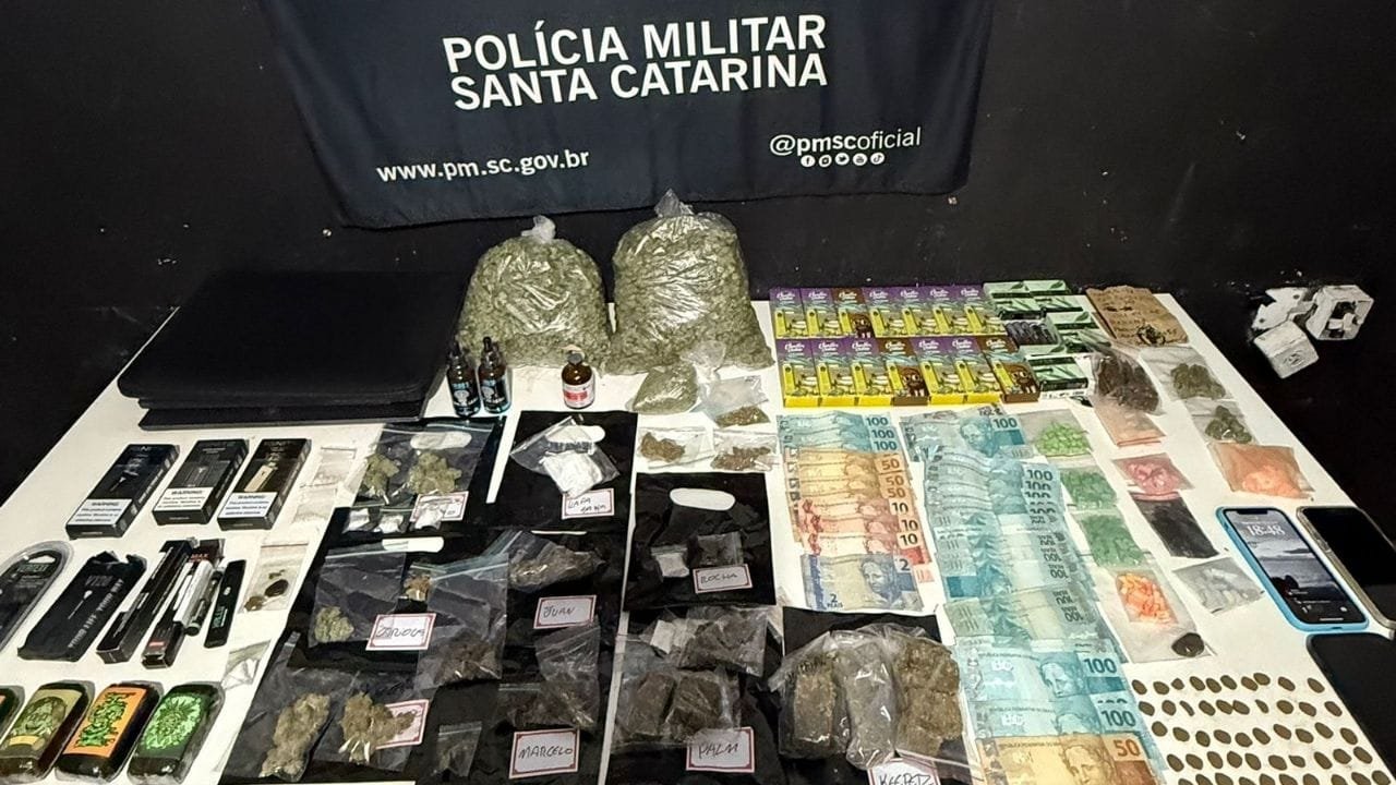 tráfico de drogas Itajaí,prisão de traficantes,operação policial Balneário Camboriú,apreensão de drogas