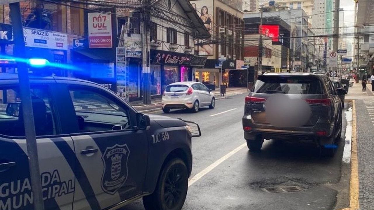 Toyota SW4 furtada,Guarda Municipal Balneário Camboriú,veículo recuperado