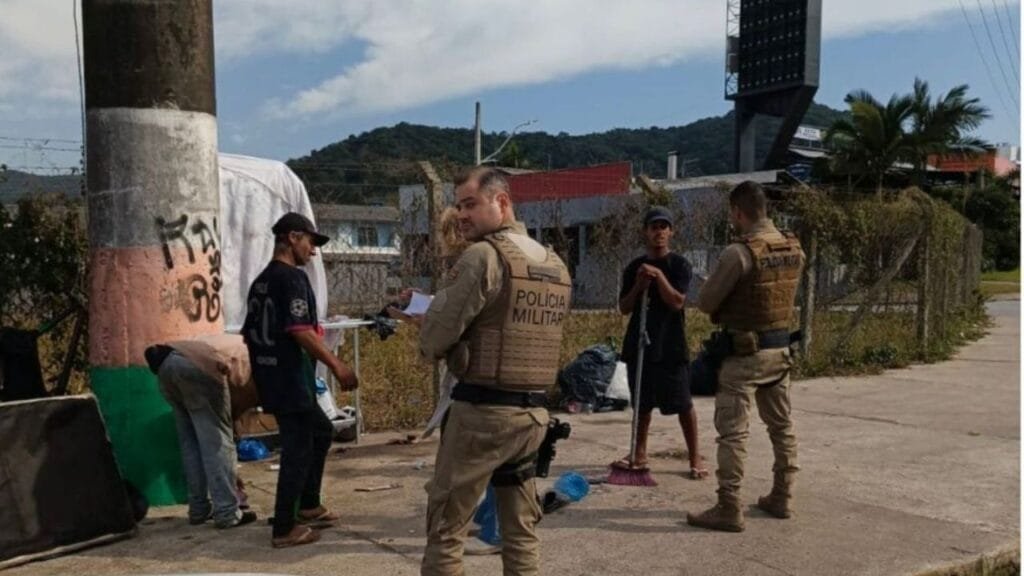 ação situação de rua Camboriú,Polícia Militar e Assistência Social,atendimento população de rua