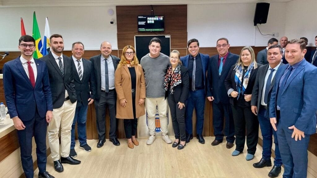 Câmara de Navegantes,mobilidade estudantil Navegantes,homenagem a empresário Navegantes,Amilton Catervalle,inclusão autismo Navegantes,Dia da Síndrome de Tourette SC