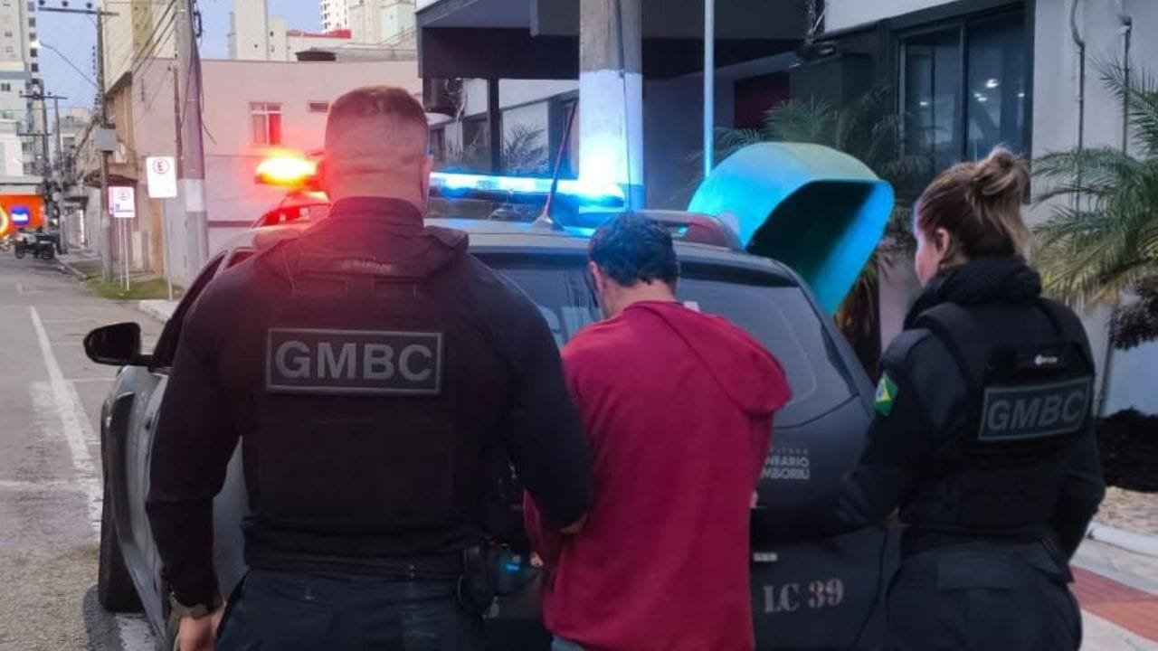 violência doméstica BC,prisão Guarda Municipal,agressão à mulher,fuga agressor