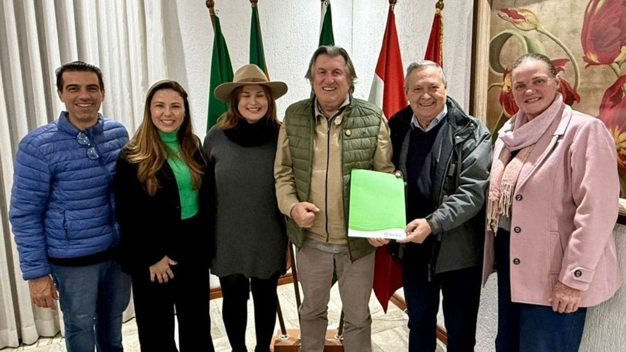 Cooperativa Escolar Camboriú,Sicredi educação,jovens líderes Camboriú,parceria prefeitura Sicredi