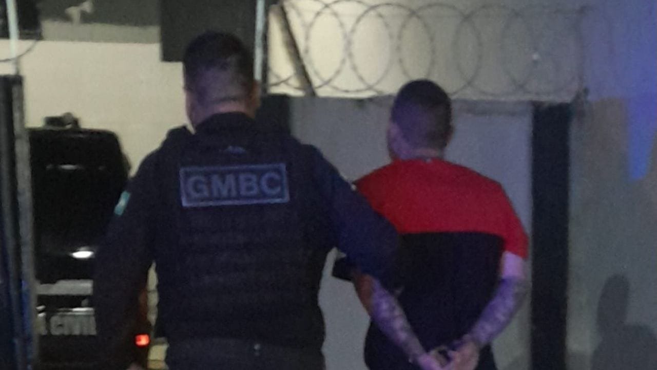 prisão por desacato Camboriú,guarda municipal agredido,motorista embriagado Camboriú