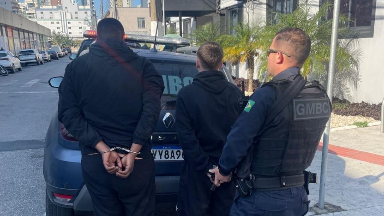 prisão tráfico Balneário Camboriú,Guarda Municipal BC,tráfico drogas Bairro dos Estados,operação policial,crack apreendido