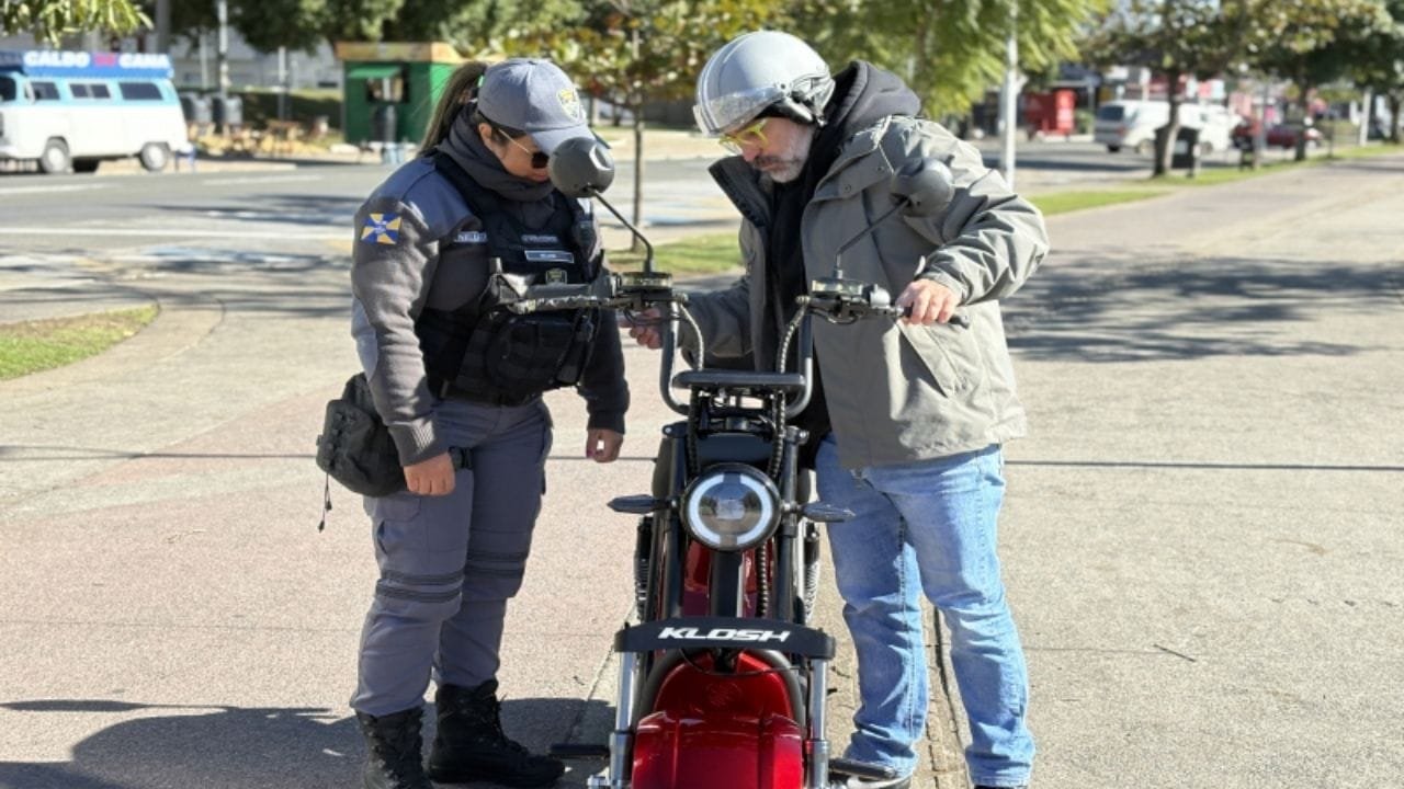 lei bicicletas elétricas Itajaí,regulamentação patinetes Itajaí,ciclomotores legislação,segurança mobilidade urbana,fiscalização trânsito Itajaí