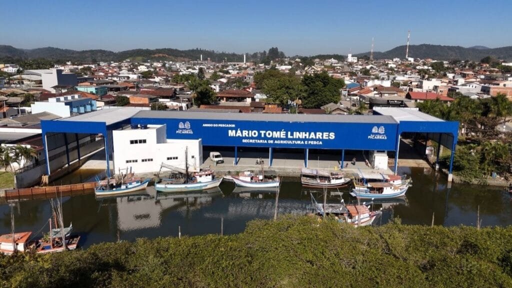 Balneário Piçarras,kits para pescadores artesanais,entrega de equipamentos,pesca artesanal,Secretaria de Agricultura e Pesca