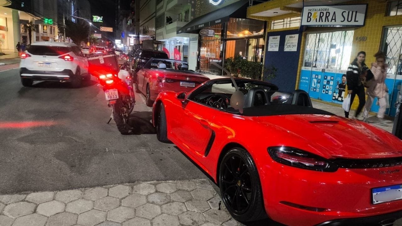 racha Balneário Camboriú,Audi e Porsche racha,carros removidos pátio