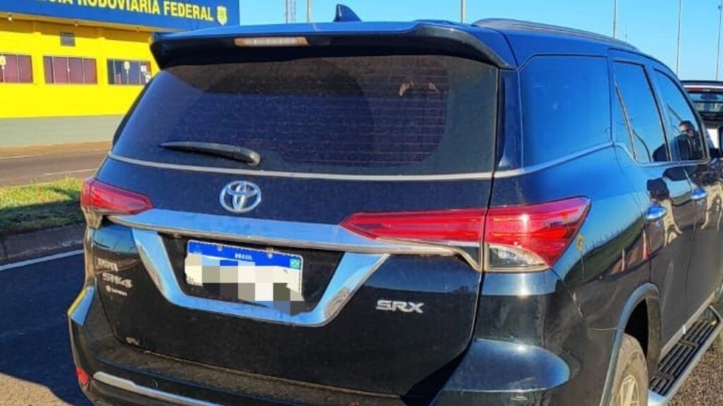 furto Hilux Balneário Camboriú,recuperação de veículo,prisão suspeitos,Polícia Militar,PRF Naviraí