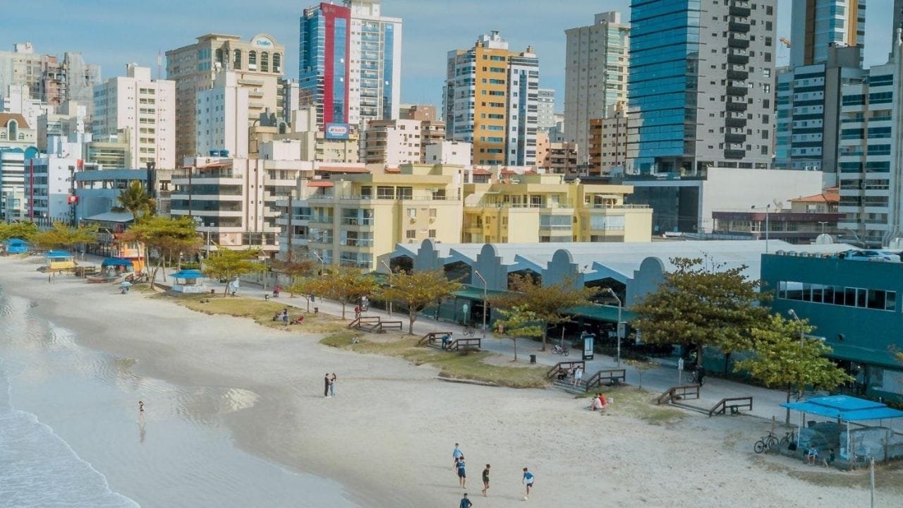 Itapema julho 2025,shows gratuitos Itapema,Calçadão Praia Shopping,programação cultural SC