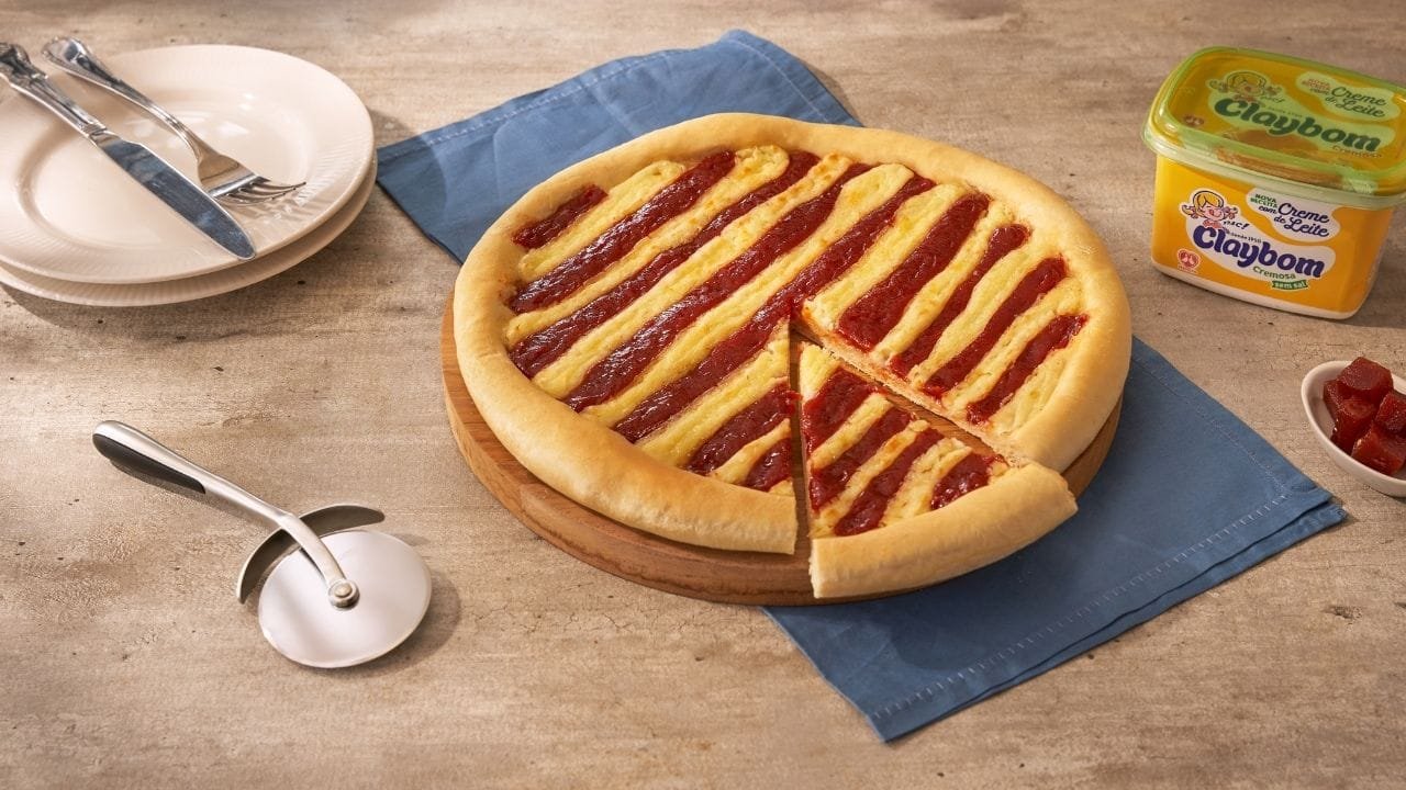 pizza doce Romeu e Julieta,receita de pizza doce,pizza com goiabada e queijo,receita culinária brasileira,sobremesa fácil