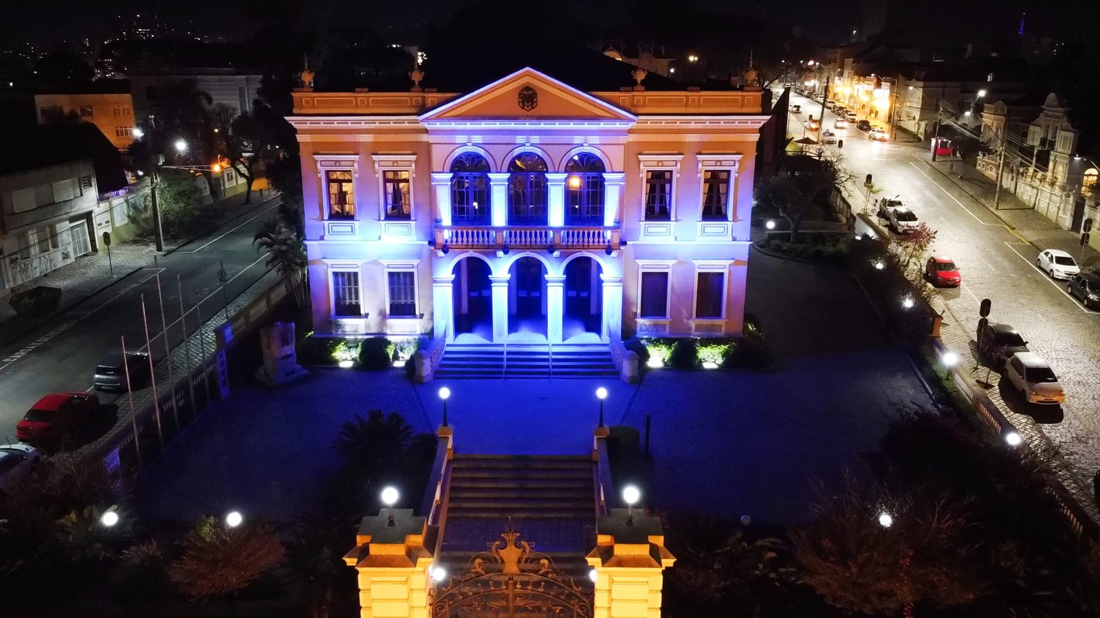 campanha X Frágil 22 de julho,Curitiba monumentos iluminados,conscientização Síndrome X Frágil,FRAXA Research Foundation Brasil,Eu Digo X Instituto