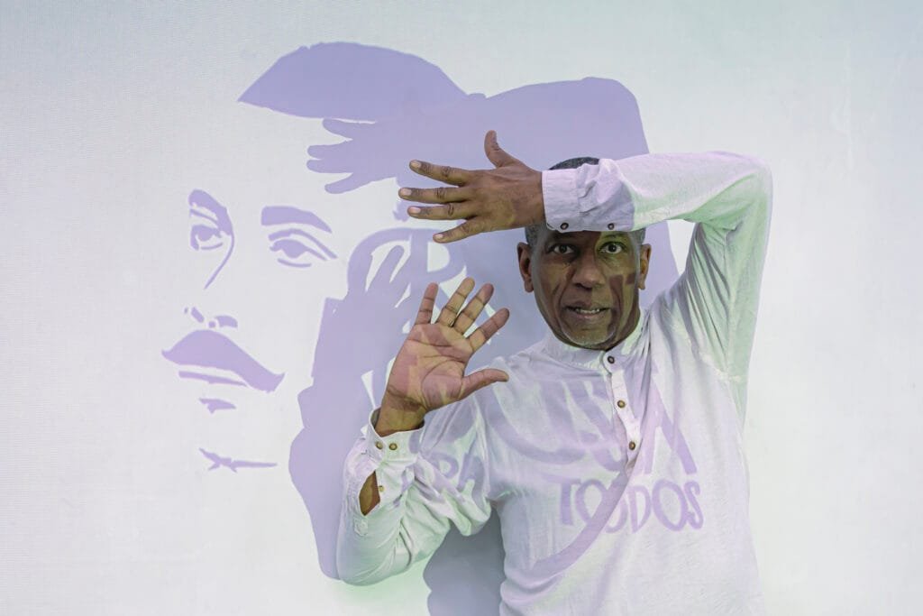 Projeto Cruz e Sousa para Todos - Série de Performances será apresentado pelo ator Robson Benta neste final de semana