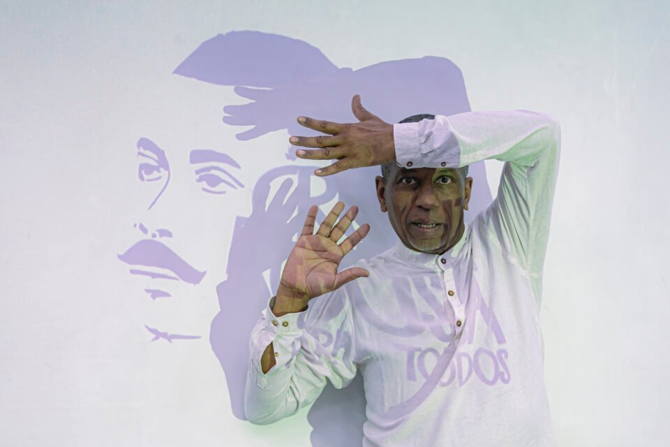 Projeto Cruz e Sousa para Todos - Série de Performances será apresentado pelo ator Robson Benta neste final de semana