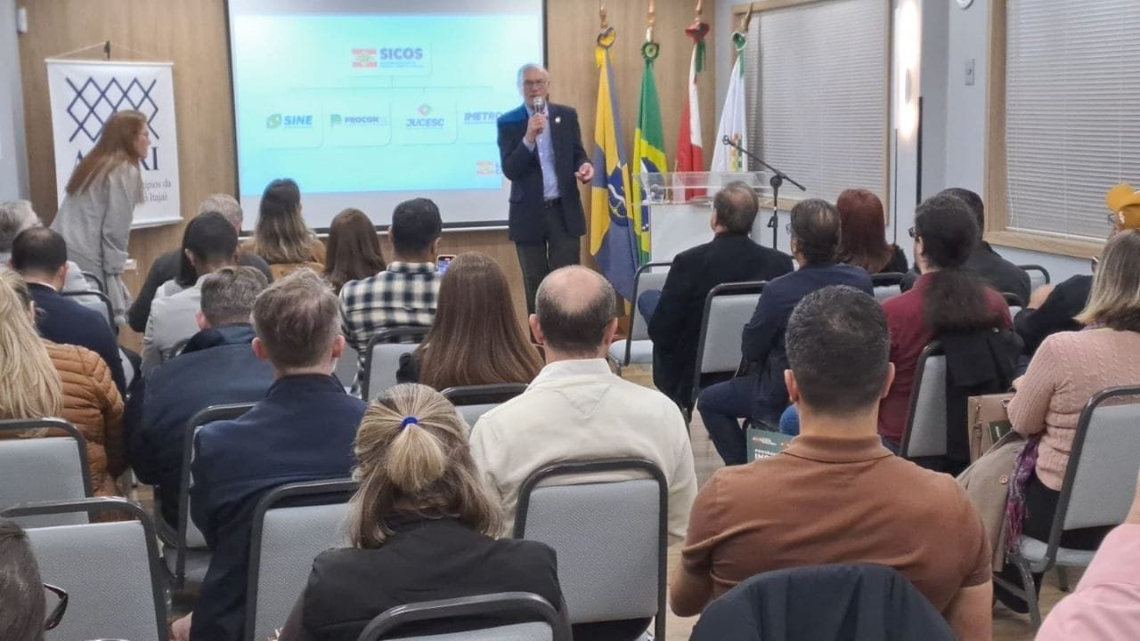 incentivos a empresários SC,programas de crédito Santa Catarina,desenvolvimento econômico Itajaí,Silvio Dreveck,AMFRI