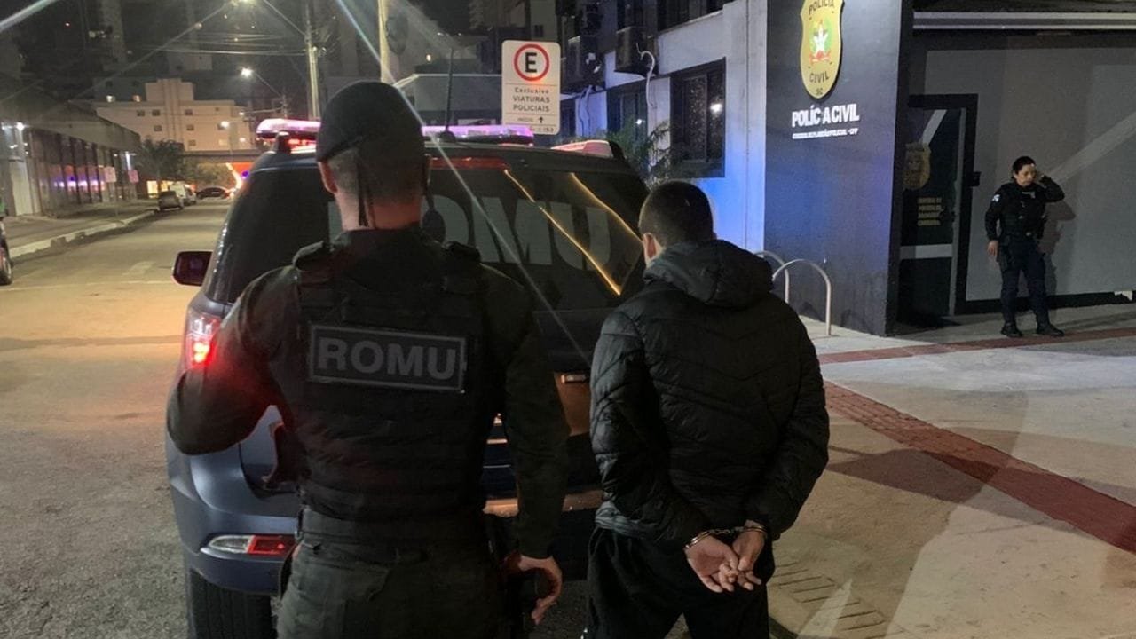 moto furtada Balneário Camboriú,prisão Avenida Martin Luther,XRE 300 roubada