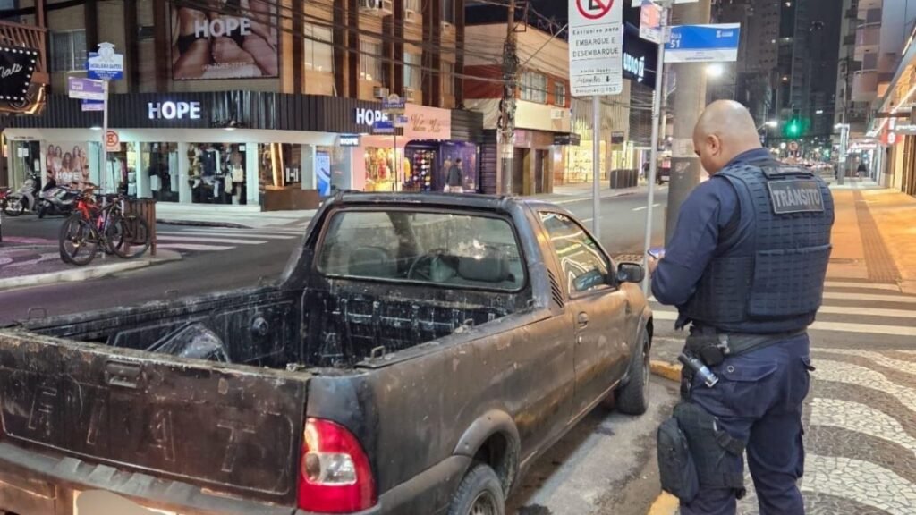 carro removido Balneário Camboriú,licenciamento atrasado,débitos veiculares,fiscalização de trânsito,Fiat Strada Fraiburgo