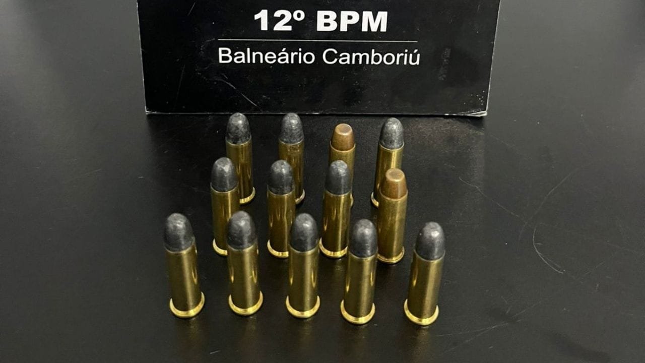 prisão munições Balneário Camboriú,Polícia Militar Balneário Camboriú,flagrante munições,arma de fogo,segurança pública Santa Catarina