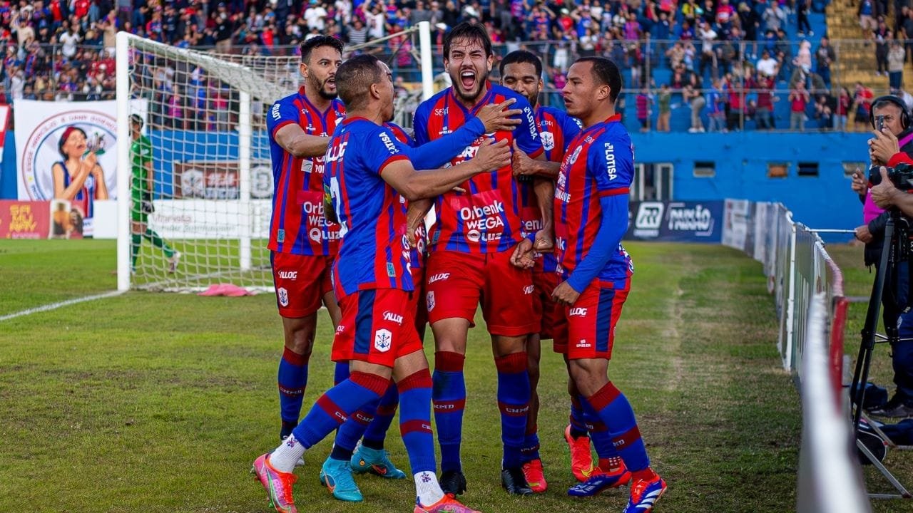 QLuz Itajaí Marcílio Dias,patrocínio futebol SC,Quantum Engenharia esporte,modernização iluminação pública Itajaí