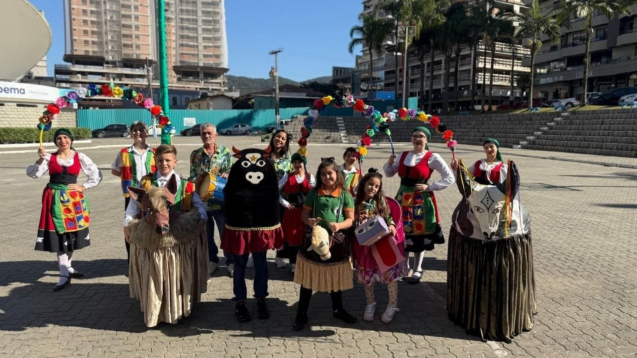 festa cultura açoriana Itapema,Tropeiros do Litoral,Boi de Mamão Raiz da Terra,Praça da Paz Itapema,eventos culturais SC