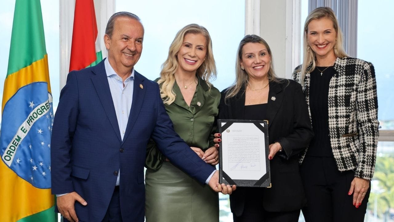 Kênia Scarduelli,secretária adjunta SC,educação Santa Catarina,SED SC,posse secretária adjunta