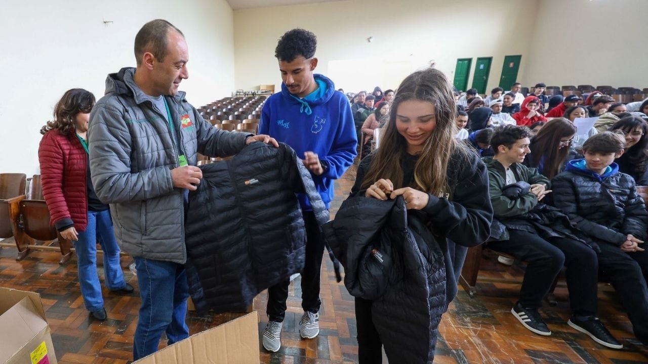 uniformes escolares SC,SED Santa Catarina,educação estadual SC,entrega de uniformes,estudantes SC