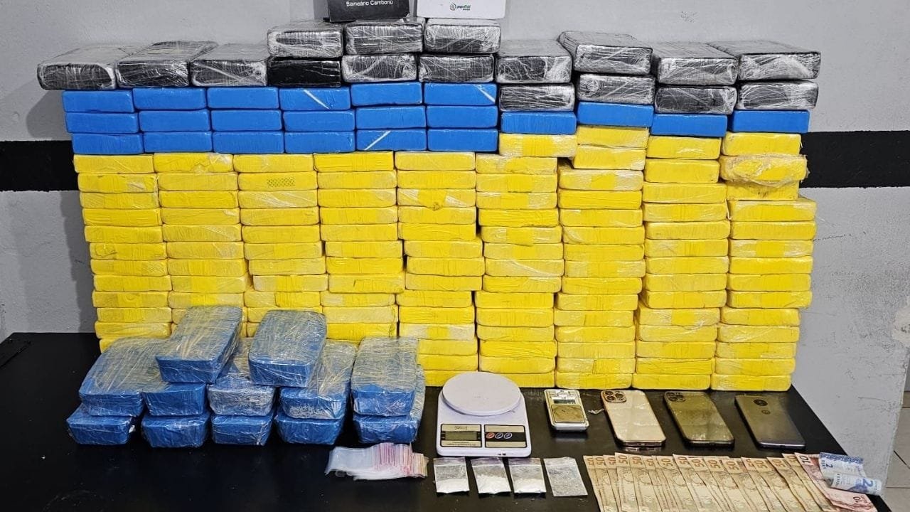 apreensão drogas SC,PMSC Balneário Camboriú,cocaína e crack,entorpecentes Santa Catarina,operação policial