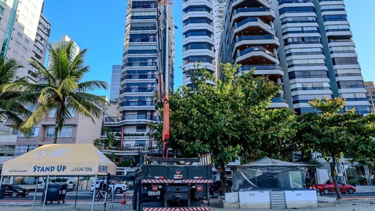 manutenção iluminação Balneário Camboriú,Mercolux,Cosip,contrato iluminação pública,Prefeitura BC