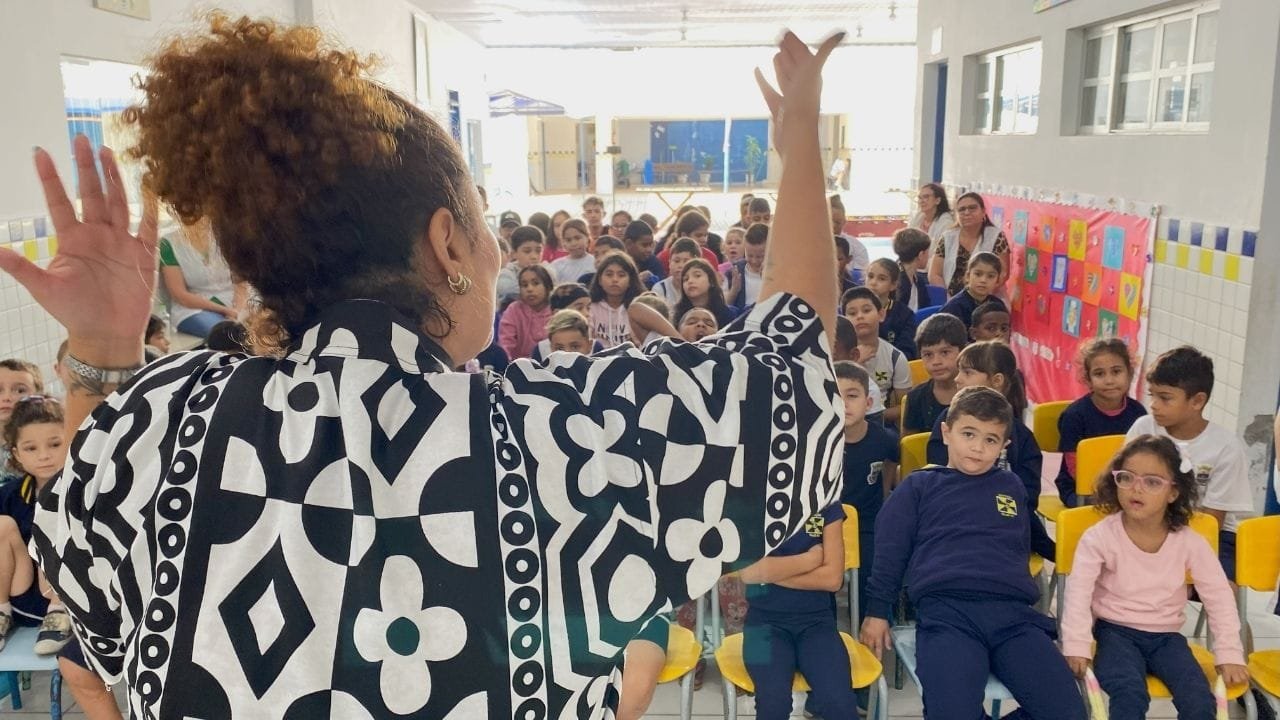 espetáculo Angola Itajaí,contação de lendas negras,Baobá Itajaí,temporada cultural gratuita,imigração angolana