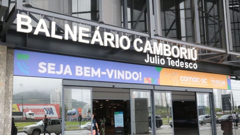 Congresso de Municípios de Santa Catarina,COMAC 2025 Balneário Camboriú,FECAM Santa Catarina,Paulo Guedes SC,Augusto Nardes TCU,gestão pública municipal,governança em SC,inovação municipalista