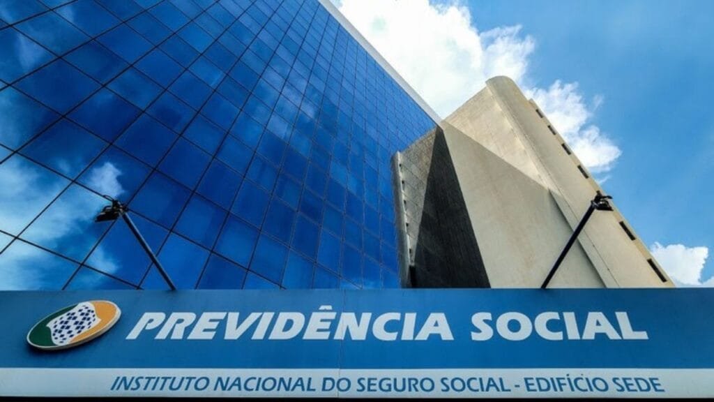 ressarcimento INSS,aposentados Santa Catarina,descontos indevidos
