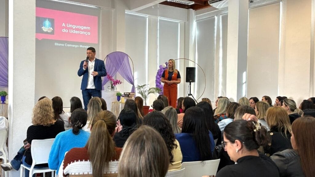 saúde mental Itajaí,liderança educacional,evento Mentes que Lideram,gestão escolar,bem-estar de professores
