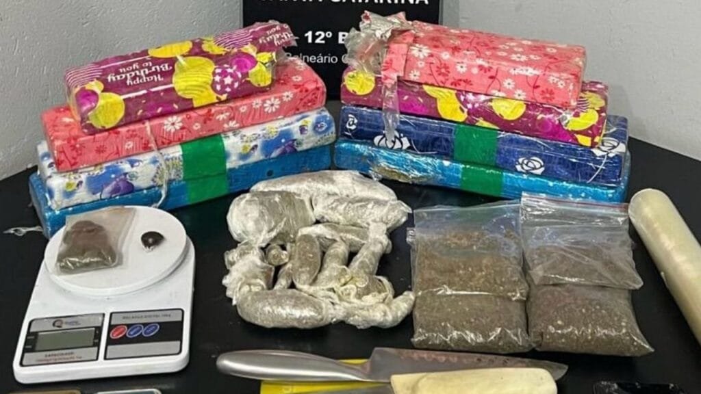 apreensão de drogas,ação policial,entorpecentes,Rua Tocantins,usuário de drogas