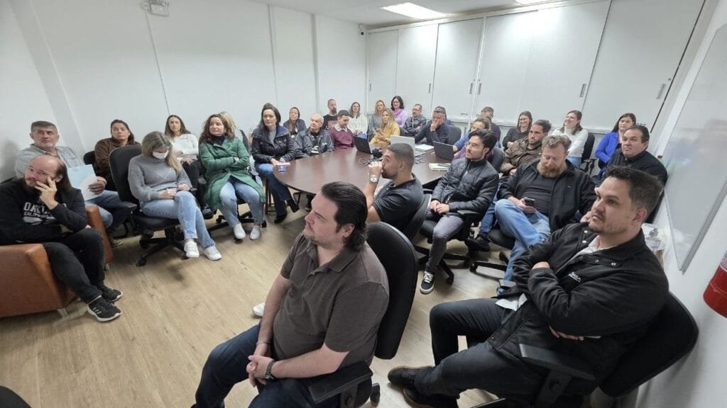 Emasa Balneário Camboriú,reunião com servidores Emasa,balanço Emasa 2025,gestão participativa Emasa,ações administrativas Emasa