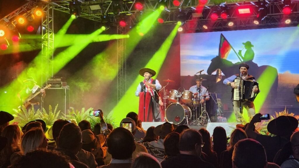 Acampamento Farroupilha Camboriú,adiamento festa,cultura gaúcha,evento municipal