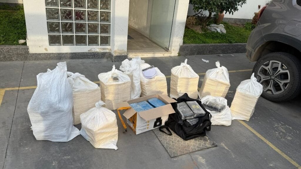 apreensão drogas Balneário Camboriú,200 kg drogas SC,operação Polícia Militar SC