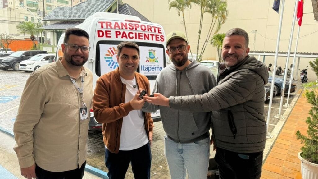 van para transporte de pacientes,saúde Itapema,prefeito Alexandre Xepa,veículo adaptado saúde,emenda impositiva Itapema