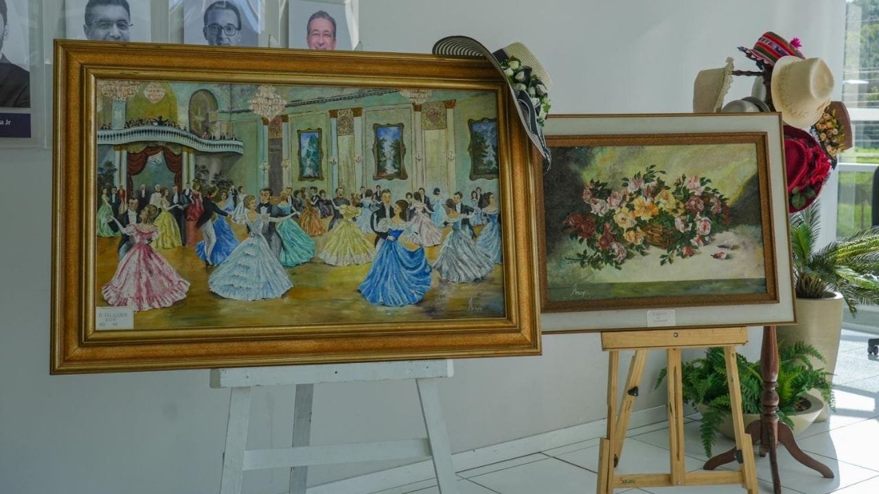 Aracy Salomoni,exposição Balneário Camboriú,Câmara de Balneário Camboriú,quadros e chapéus,artista de Erechim