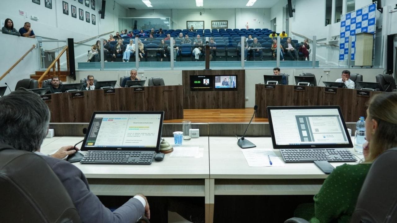 empréstimo Balneário Camboriú,obras públicas BC,entrada de pets prédios públicos,Câmara Municipal BC,Projeto Lei Ordinária 227/2025