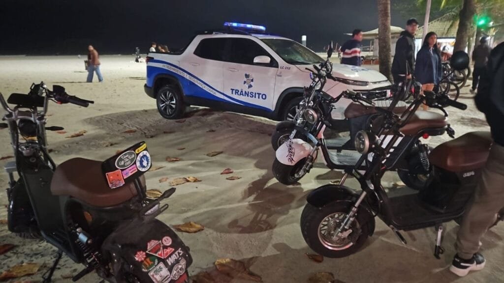 fiscalização autopropelidos Balneário Camboriú,ciclomotores irregulares,Avenida Atlântica segurança trânsito
