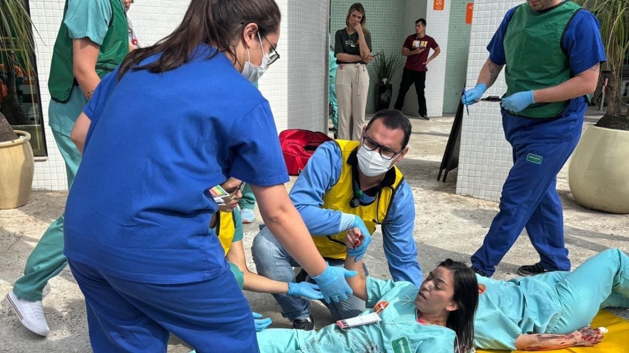 Unimed Litoral segurança,simulado incêndio BC,hospital Balneário Camboriú,treinamento emergência saúde,acreditação QMentum