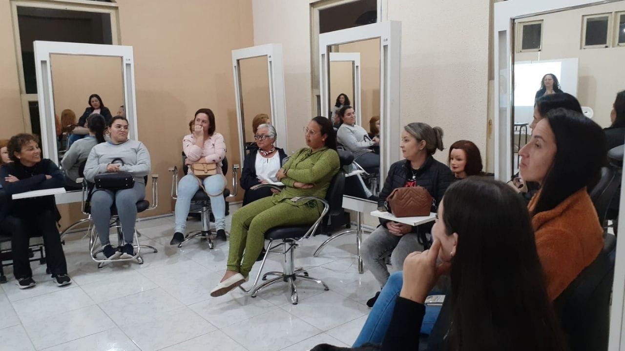 Salão de Beleza Escola Porto Belo,cursos gratuitos Porto Belo,empreendedorismo feminino,capacitação Senac,cursos de beleza