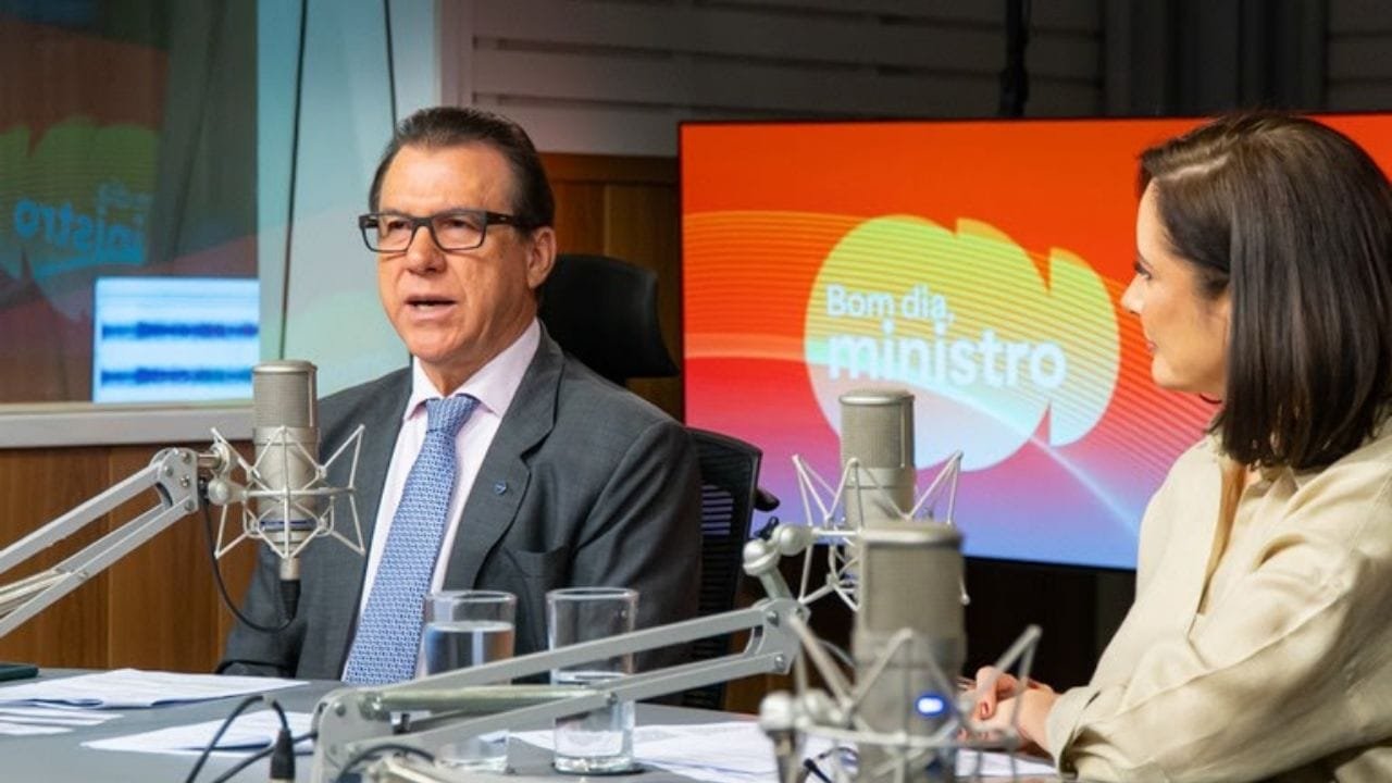 Luiz Marinho economia,empregos formais Brasil,FGTS trabalhadores domésticos,tarifaço Estados Unidos,juros economia