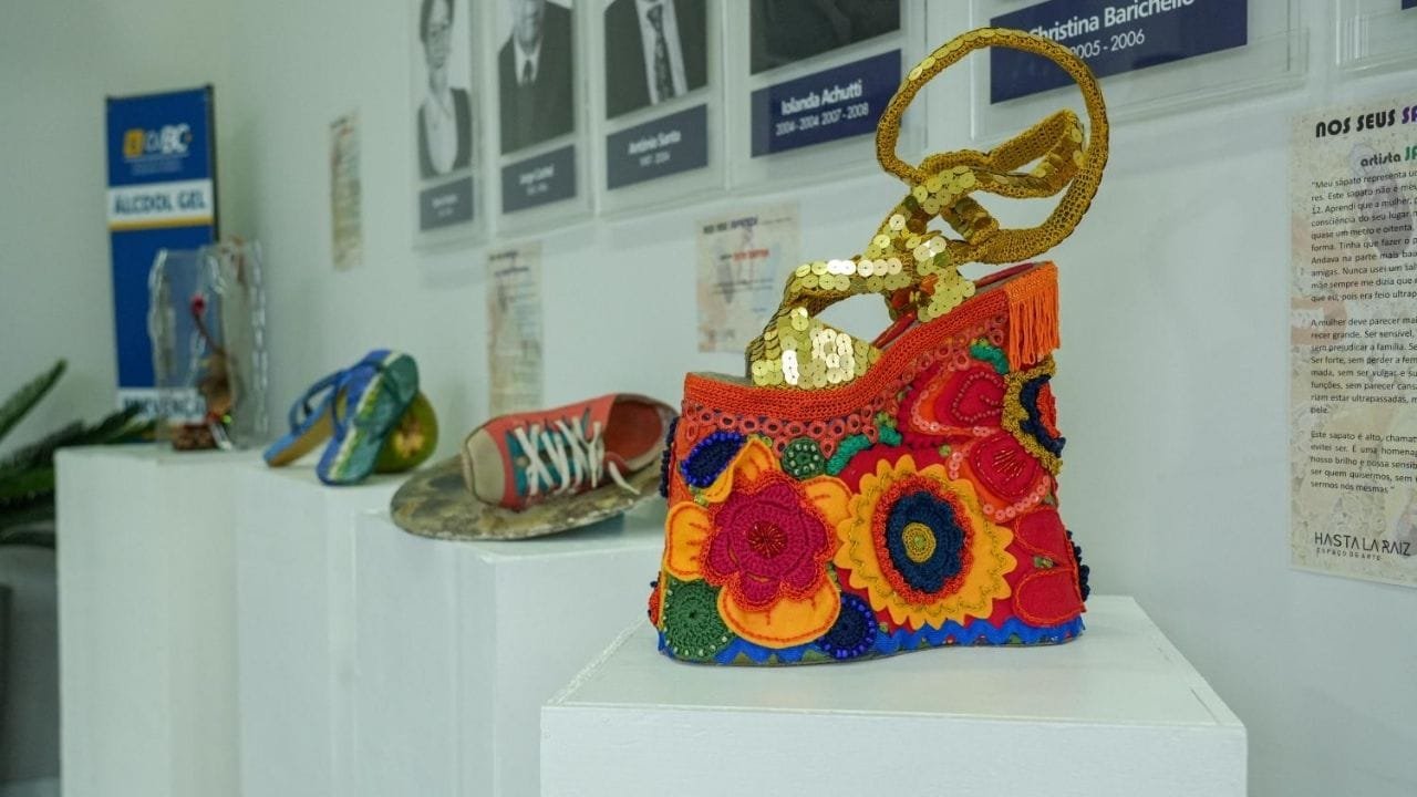 Câmara de Balneário Camboriú,Procuradoria Especial da Mulher,Agosto Lilás,Galeria Hasta la Raiz,Procuradoria da Mulher,Delegacia de Proteção à Criança,Conselho Municipal dos Direitos da Mulher,Brasil,Argentina,Câmara de Vereadores,DPCAMI