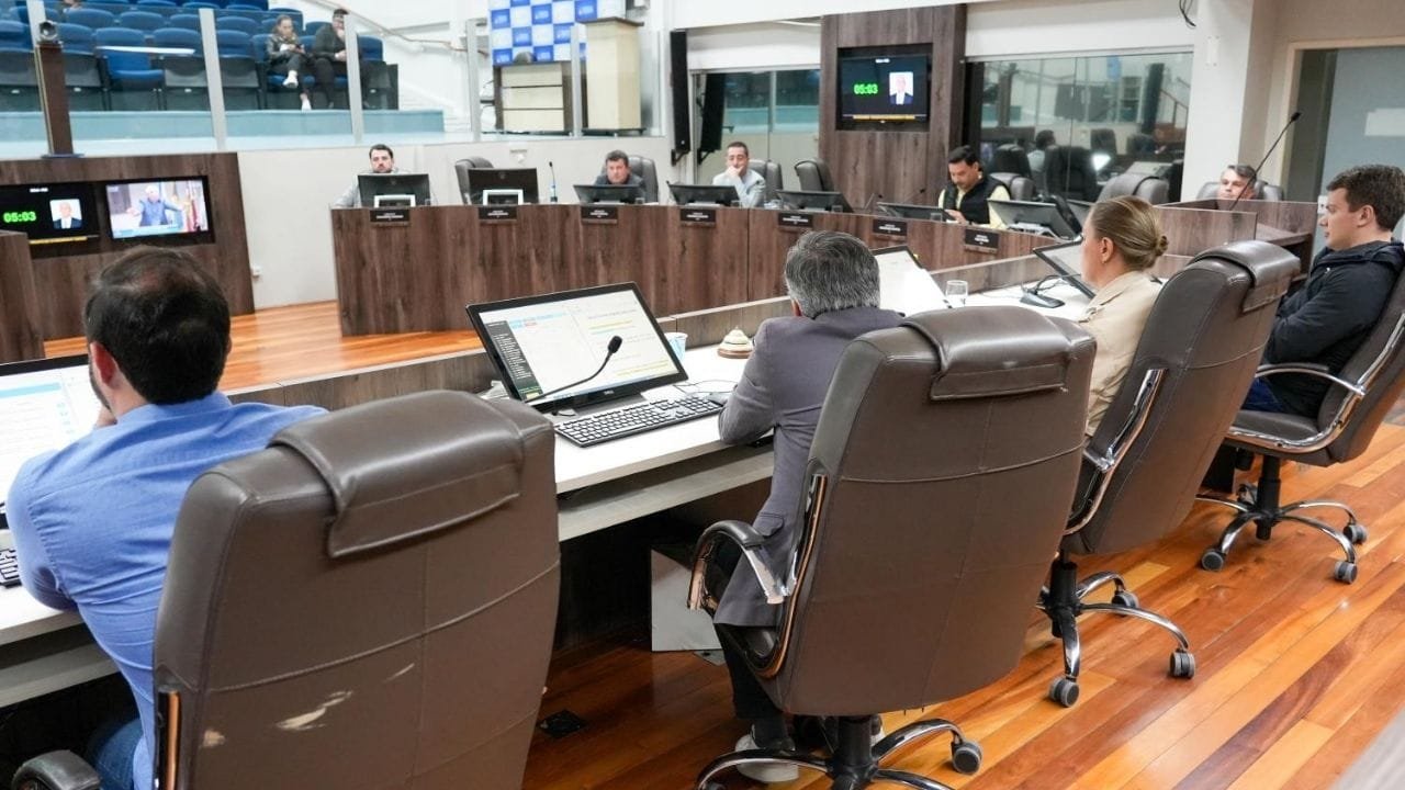 Câmara de Balneário Camboriú,projetos de lei,rede municipal de ensino,Projeto de Lei Ordinária 178/2025,Lei Maria da Penha,Câmara de Vereadores,Secretaria de Educação,Balneário Camboriú