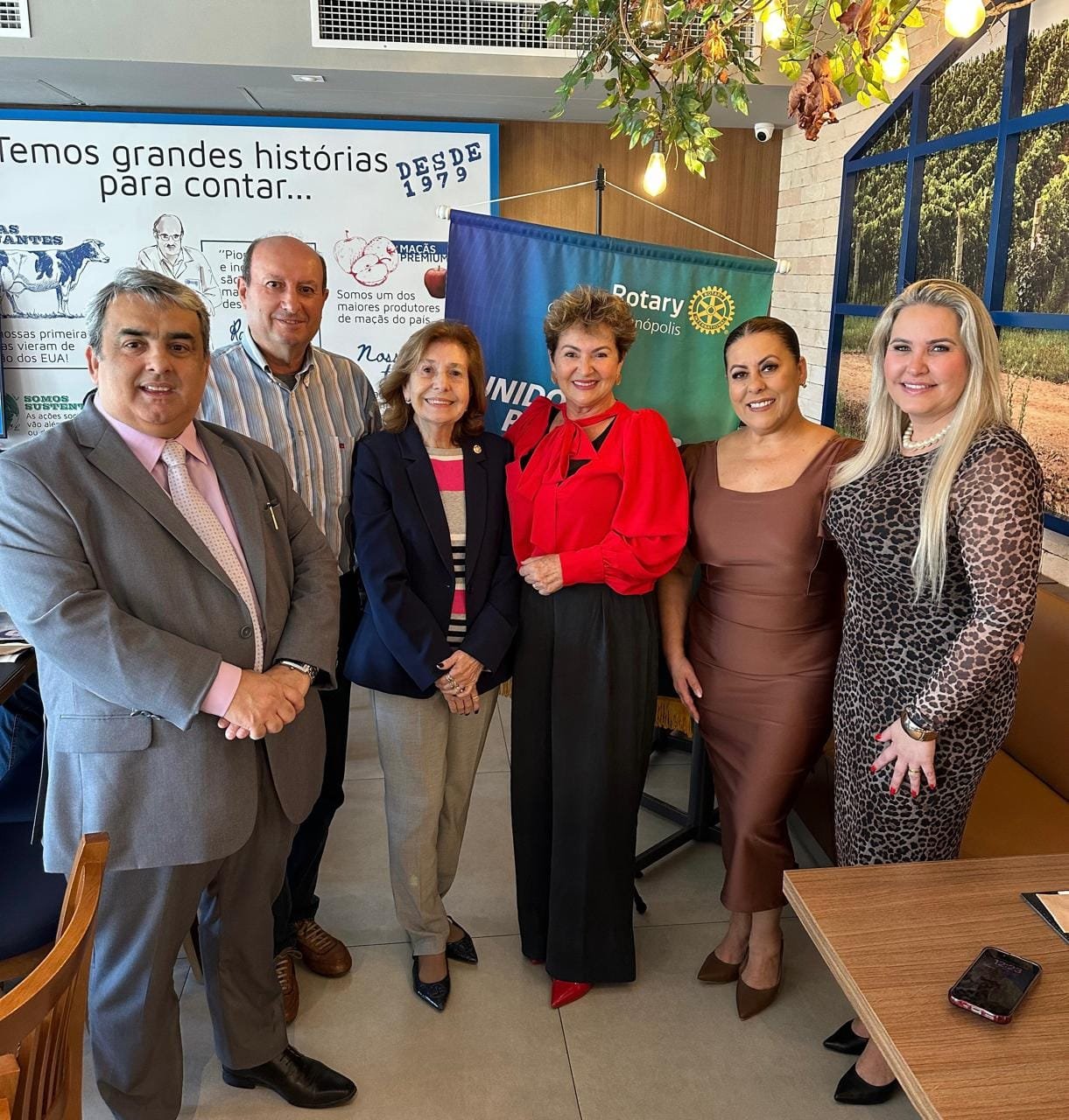 (Na foto: Fernando Henrique da Silveira, Helder Roque, Amélia Silveira, Roseli Farias Roque, Edinete Izaura Truppel e Jaqueline Severino Amaral Dias.)