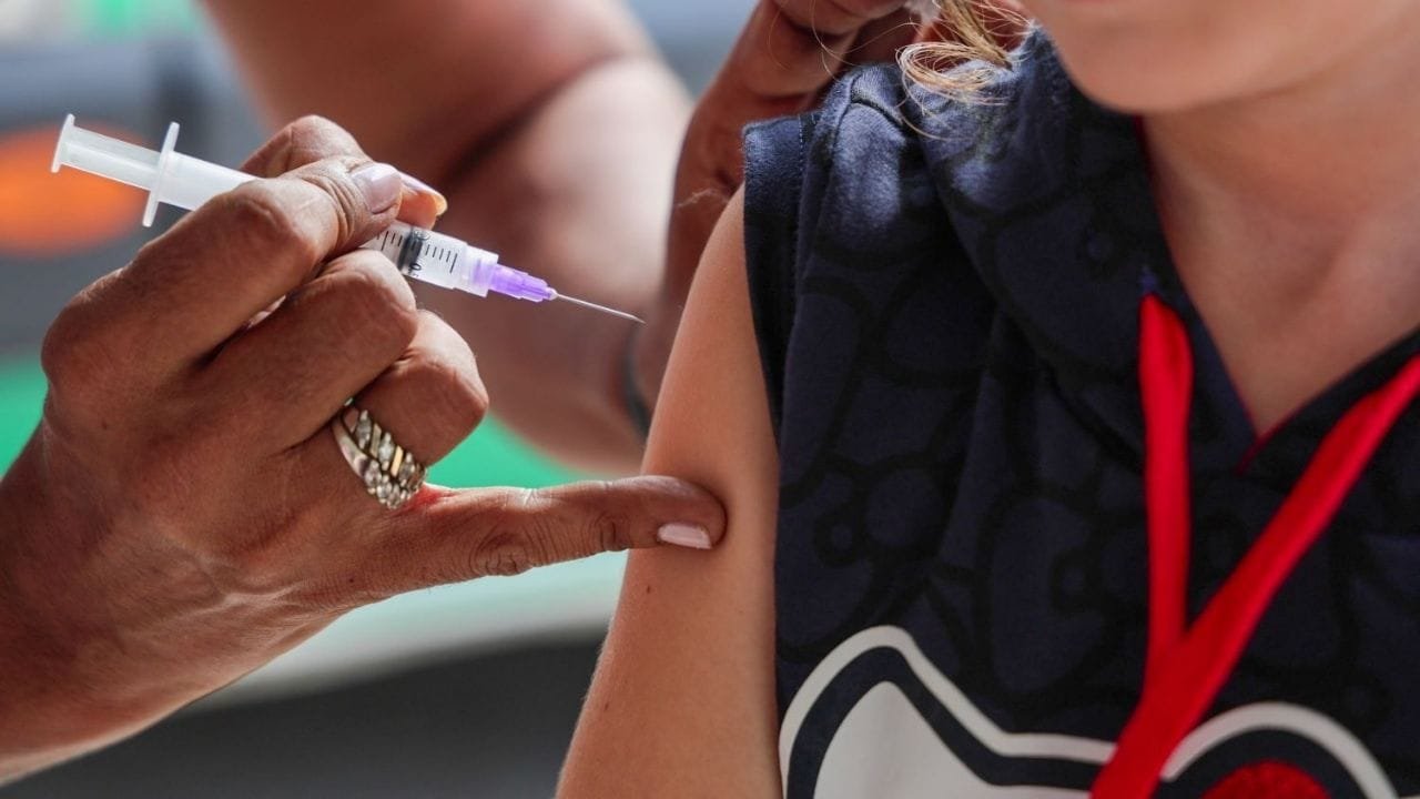 campanha multivacinação SC,vacinação crianças SC,Dia D vacinação,atualização caderneta vacinal,vacinação HPV adolescentes