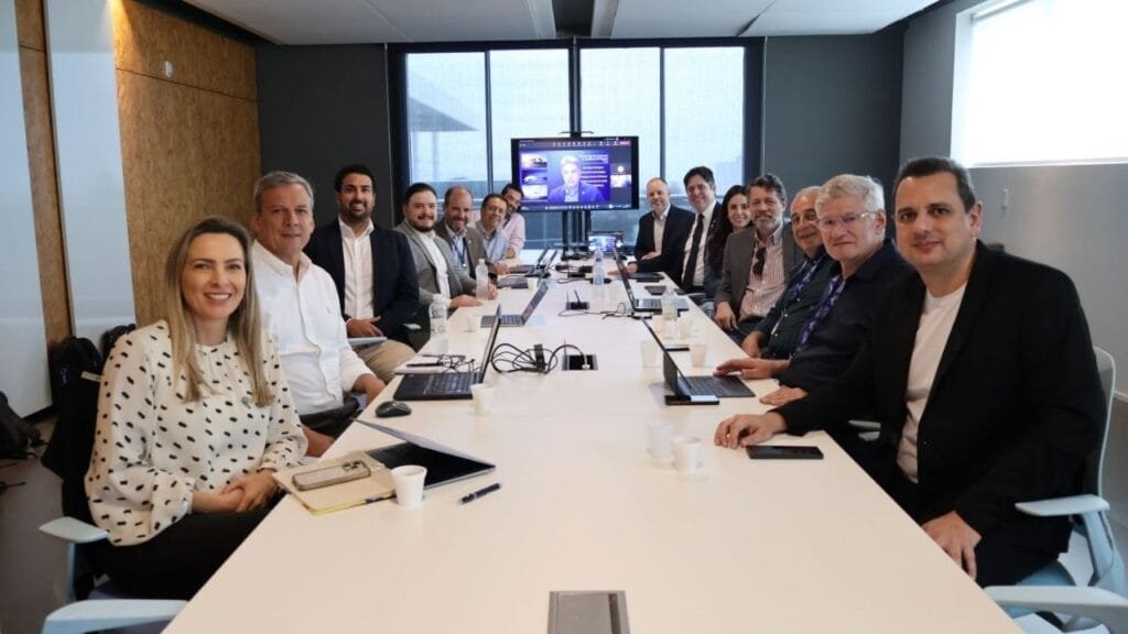 cluster aeroespacial SC,Embraer Santa Catarina,indústria tecnológica SC,inovação aeroespacial,parcerias estratégicas SC